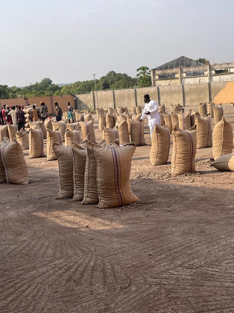 Agricultural produce arranged for aggregation